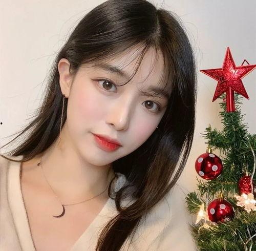 抖音网红短下巴的女生,揭秘网红新宠！”